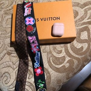 Lv scarf